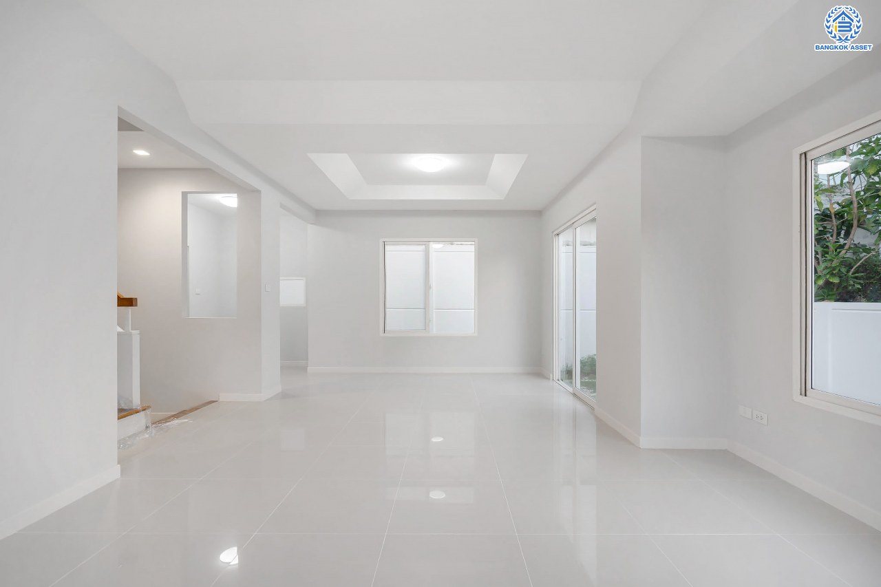 บ้านเดี่ยวมือสอง จากแบรนด์ LH โครงการ ชัยพฤกษ์ วัชรพล หลังใหญ่ เนื้อที่ 50.6 ตร.ว. ฟังก์ชัน 3 ห้องนอน 3 ห้องน้ำ จอดรถได้ 2 คัน พร้อม Facilities ครบครัน บนทำเลเดินทางสะดวก ติดถนนสุขาภิบาล5 เชื่อมต่อหลายเส้นทาง ใกล้ทางด่วน "ฉลองรัช" และรถไฟฟ้าสายสีเขียว "สถานีสายหยุด"